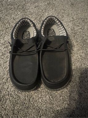 Black Hey Dude Wally Classic Slip On Shoes Women’s 6.5 Youth 4